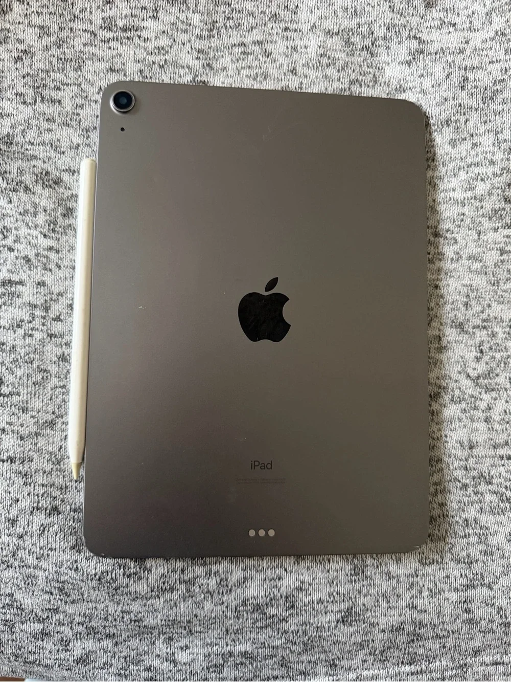 Apple iPad Air Space Gray 4th Gen with White Apple Pencil